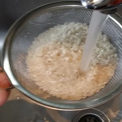 Pirinač Rižoto prilog | Potapanje pirinča u vodu | Postupak 3 | Slika 2/3