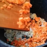 Pirinač Rižoto prilog | Dinstanje povrća | Postupak 2 | Slika 5/7