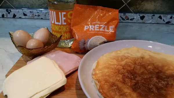 pohovane palacinke punjene sirom i sunkom 24 | Istaknuta slika 4/4 | Harmonija, kremastog, hrskavog, i, slanog