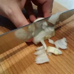 Zapečene makarone iz rerne na banatski način | Priprema luka.slanine i šunke | Postupak 1 | Slika 1/4