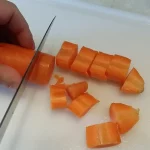 Krem čorba od praziluka | Priprema kropira i šargarepe | Postupak 2 | Slika 4/4