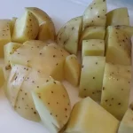 Krem čorba od praziluka | Priprema kropira i šargarepe | Postupak 2 | Slika 2/4