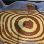 Mramorni kolač sa višnjama | Ređanje kolača | Postupak 4 | Slika 5/6