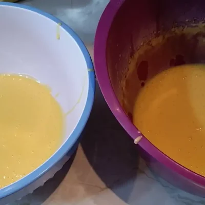 Mramorni kolač sa višnjama | Podela smese | Postupak 3 | Slika 2/3