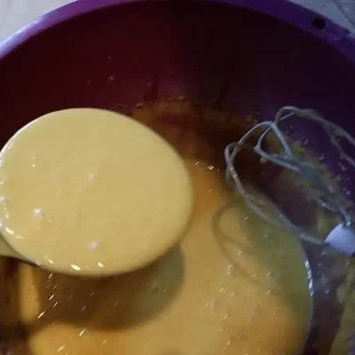 Mramorni kolač sa višnjama | Podela smese | Postupak 3 | Slika 1/3