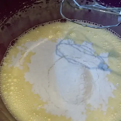 Mramorni kolač sa višnjama | Završni deo patišpa  | Postupak 2 | Slika 3/3