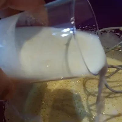 Mramorni kolač sa višnjama | Završni deo patišpa  | Postupak 2 | Slika 1/3