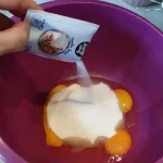 Mramorni kolač sa višnjama | Priprema jaja za patišpan | Postupak 1 | Slika 3/6