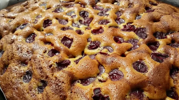 Mramorni kolač sa višnjama 4 | Istaknuta slika 2/4 | Kiselo, a, slatko, pa, i, mekano, a, još, se, i, topi, u, ustima