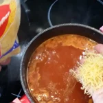 Paradajz supa sa rezancima | Dodavanje ostalih sastojaka | Postupak 3 | Slika 4/4