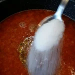 Paradajz supa sa rezancima | Dodavanje ostalih sastojaka | Postupak 3 | Slika 3/4