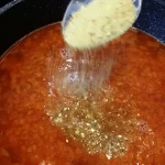 Paradajz supa sa rezancima | Dodavanje ostalih sastojaka | Postupak 3 | Slika 2/4