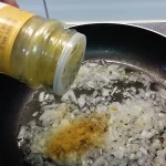 Pirinač Kazimir sa voćem | Dodavanje karija i voća | Postupak 2 | Slika 1/4