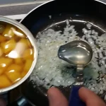 Pirinač Kazimir sa voćem | Priprema luka | Postupak 1 | Slika 6/6