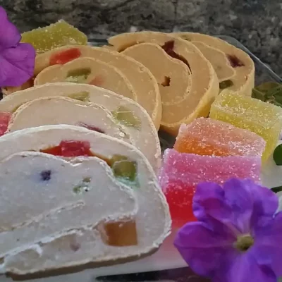 Rolat u oblandi sa žele bombonama | Serviranje Rolata | Postupak 4 | Slika 2/2