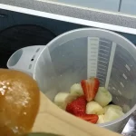 Smuti od banana i jagoda | Dodavanje ostalih sastojka | Postupak 3 | Slika 2/6