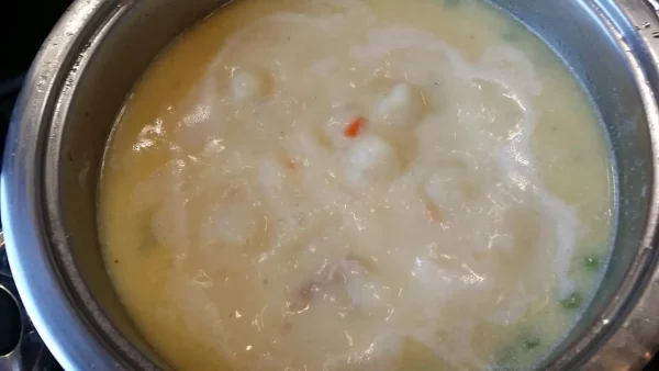 Bela čorba sa piletinom i povrćem 2 | Istaknuta slika 2/5 | Razno, povrće, i, pileće, meso, u, jednoj, šerpi