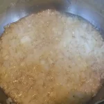 Bela čorba sa piletinom i povrćem | Dinstanje sastojaka | Postupak 2 | Slika 3/6