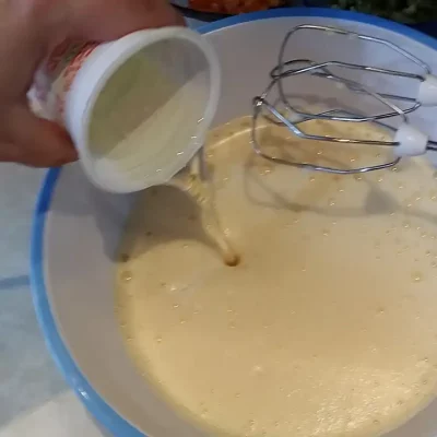 Carska pita | Dodavanje tečnih sastojaka | Postupak 3 | Slika 2/3