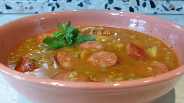 Grašak sa kobasicama 2 | Istaknuta slika 1/4 | Gusto, varivo, kao, hranljiv, obrok