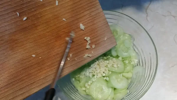 Krastavac salata sa belim lukom 4 | Istaknuta slika 2/4 | Zdravlje, na, brzaka, kao, i, ova, salata