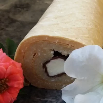 Rolat u oblandi sa krem-bananicama | Serviranje rolata | Postupak 4 | Slika 1/2