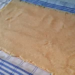 Rolat u oblandi sa krem-bananicama | Filovanje oblande | Postupak 3 | Slika 2/5