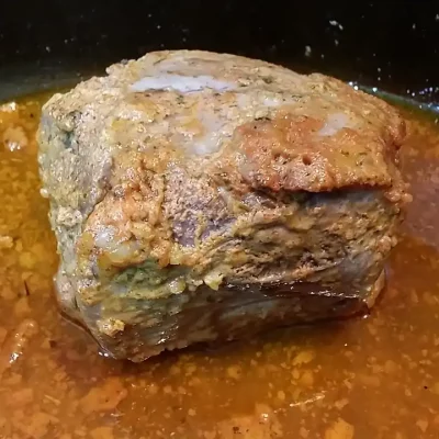 Pečeni svinjski but sa povrćem | Pečenje mesa | Postupak 3 | Slika 3/3