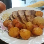 Pečeni svinjski but sa povrćem | Serviranje  | Postupak 6 | Slika 3/4