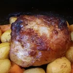 Pečeni svinjski but sa povrćem | Dodavanje povrća i dalje pečenje buta | Postupak 5 | Slika 3/4