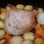 Pečeni svinjski but sa povrćem | Dodavanje povrća i dalje pečenje buta | Postupak 5 | Slika 2/4