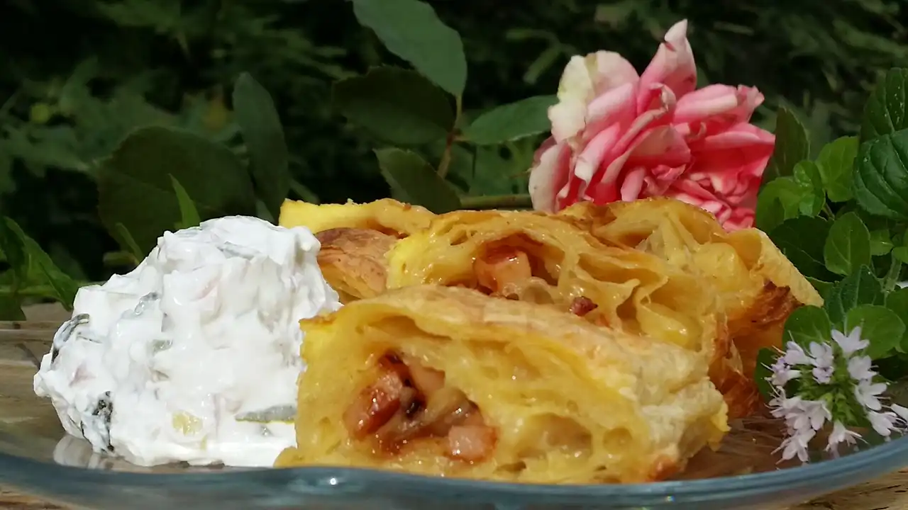 Rolovana seljačka pita sa piletinom