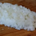 Rolovana seljačka pita sa piletinom | Priprema luka i pilećih prsa | Postupak 1 | Slika 2/8