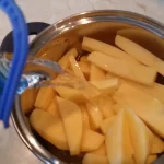 Domaći krompir iz friteze | Priprema krompira | Postupak 1 | Slika 3/4