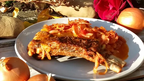 Svinjska rebra iz rerne 44 | Istaknuta slika 1/4 | Pečena, rebra, sa, krompirom, i, crnim, lukom, u, marinadi, od, senfa, i, meda