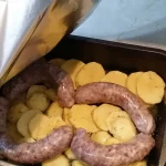 Domaće kobasice sa pekarskim krompirom | Pečenje  | Postupak 3 | Slika 2/6