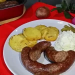 Domaće kobasice sa pekarskim krompirom | Serviranje | Postupak 4 | Slika 4/4