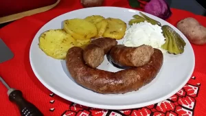 Domaće kobasice sa pekarskim krompirom