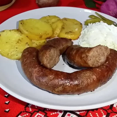 Domaće kobasice sa pekarskim krompirom