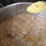 Gulaš od svinjetine | Dodavanje začina | Postupak 4 | Slika 1/8