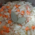 Gulaš od svinjetine | Dinstanje povrća | Postupak 2 | Slika 5/5