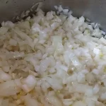 Gulaš od svinjetine | Dinstanje povrća | Postupak 2 | Slika 2/5