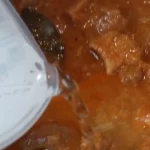 Gulaš od svinjetine | Dodavanje začina | Postupak 4 | Slika 7/8