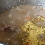 Gulaš od svinjetine | Dodavanje začina | Postupak 4 | Slika 3/8