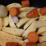 Svinjska kolenica sa povrćem iz rerne | Priprema kolenice i povrća za pečenje | Postupak 4 | Slika 7/12