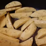 Svinjska kolenica sa povrćem iz rerne | Priprema kolenice i povrća za pečenje | Postupak 4 | Slika 5/12