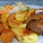 Svinjska kolenica sa povrćem iz rerne | Serviranje  | Postupak 6 | Slika 5/5