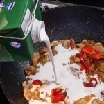 Svinjski medaljoni u sosu od pečuraka | finalni deo sos | Postupak 4 | Slika 1/4