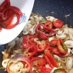 Svinjski medaljoni u sosu od pečuraka | Priprema povrća | Postupak 3 | Slika 7/8