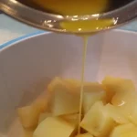 Bareni krompir sa peršunom | Dodavanje margarina i peršuna | Postupak 3 | Slika 3/5